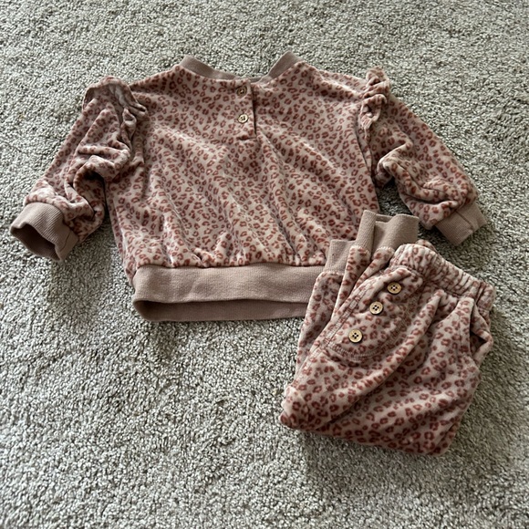 Jessica Simpson 12 Month Cheetah Print Sweatsuit - Picture 1 of 1